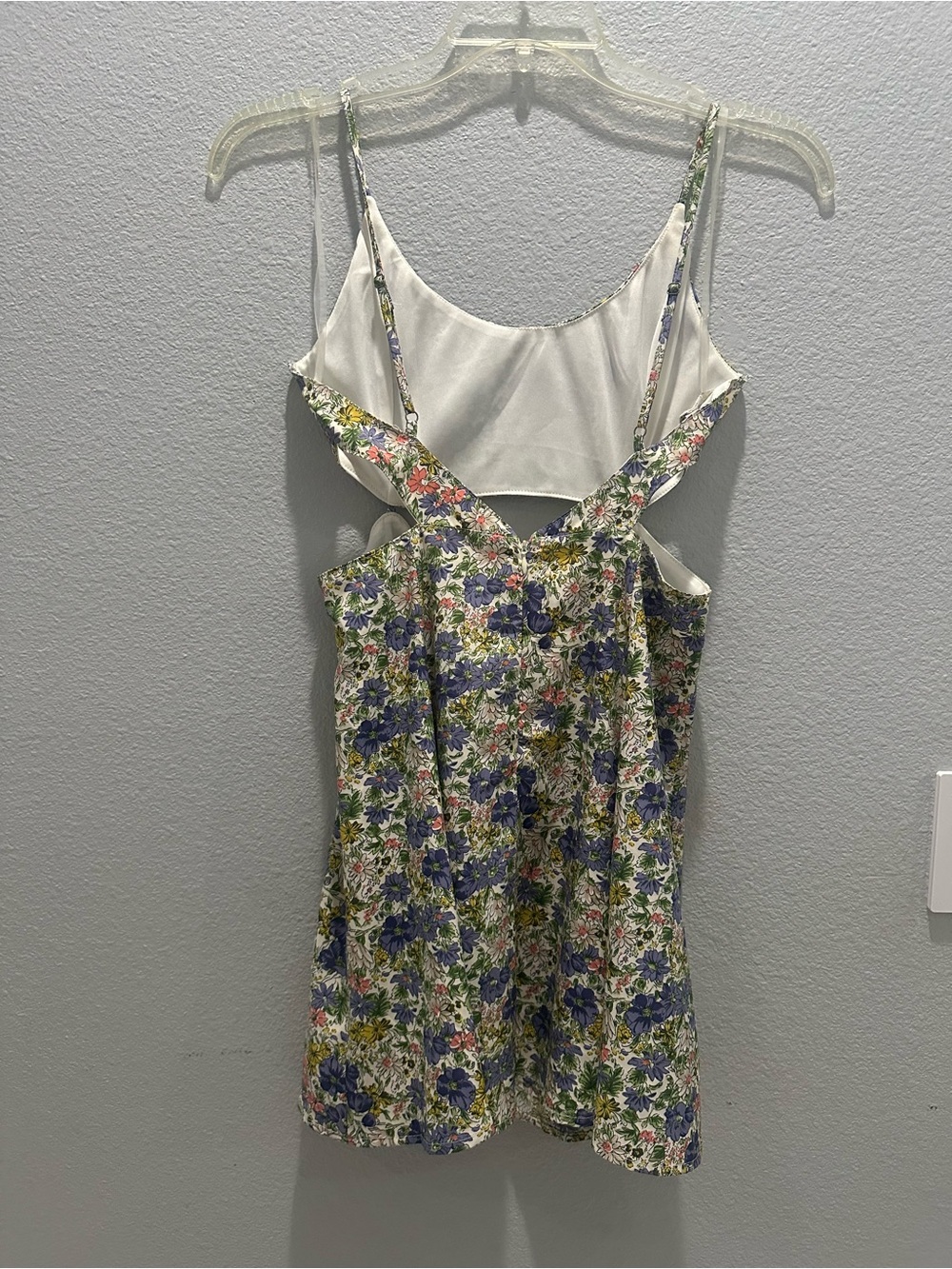 NWT, Floral LA Hearts Cutout Medium Mini Dress - Picture 4 of 9
